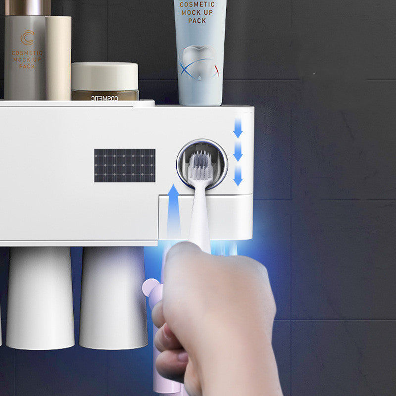 Toothbrush holder set with sterilization