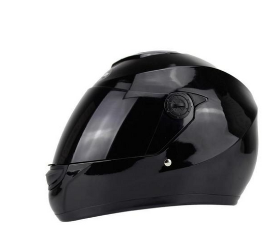 Motorcycle helmet with full face covering and anti-fog