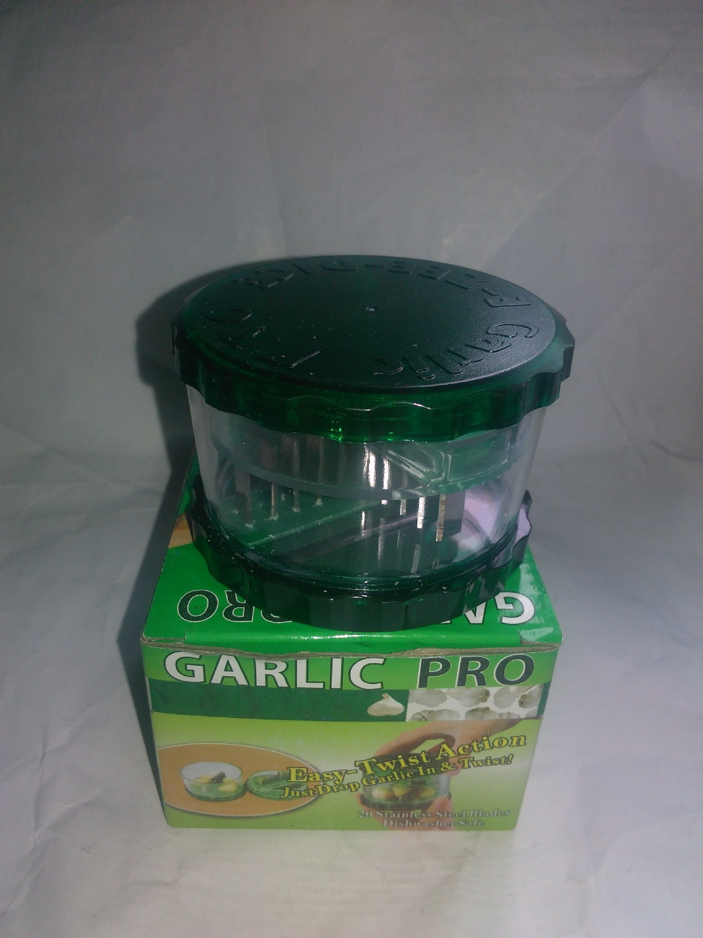 Garlic peeler