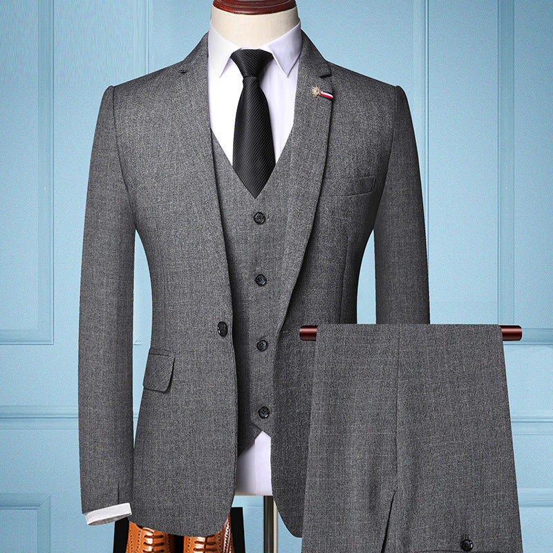 Three-pieces suit for men