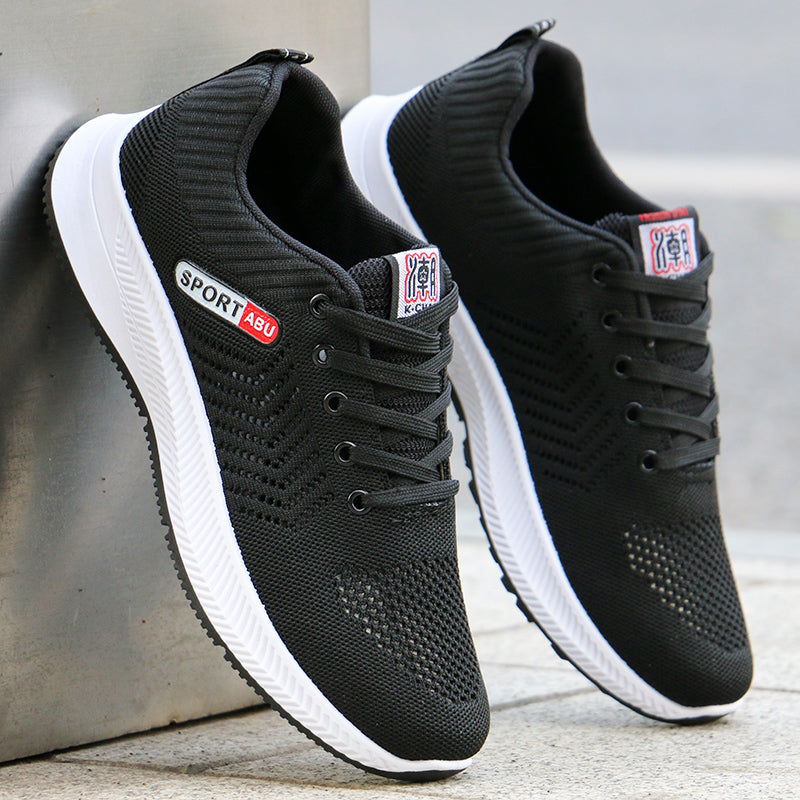 Breathable sports shoes