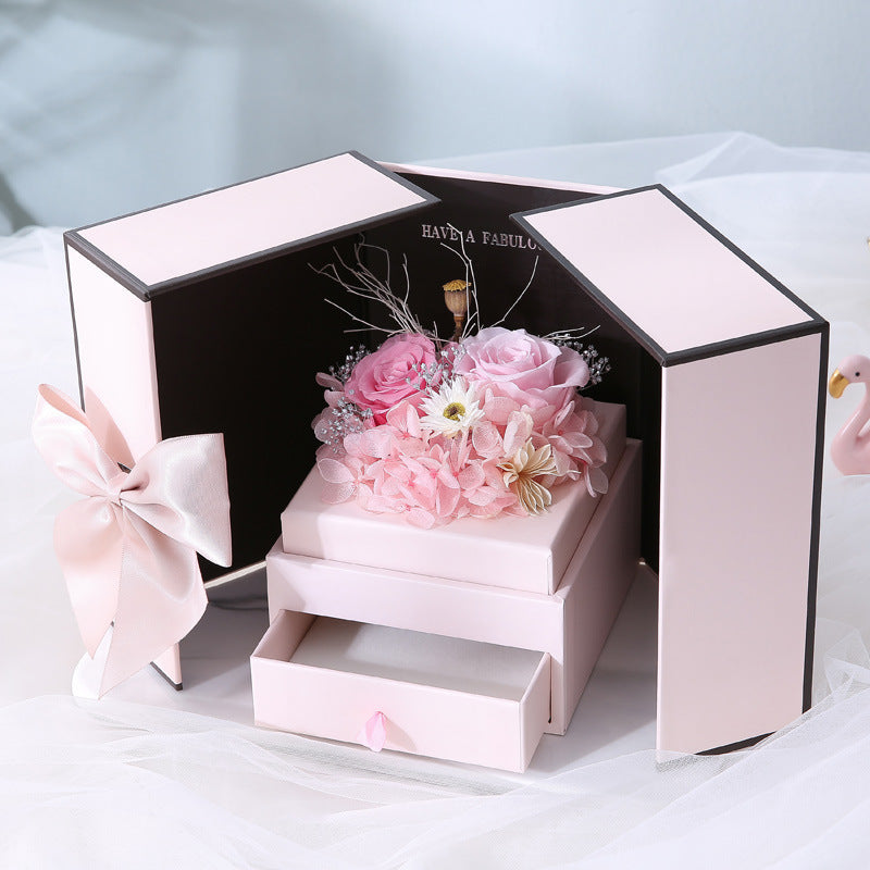 Decorated gift box with necklace