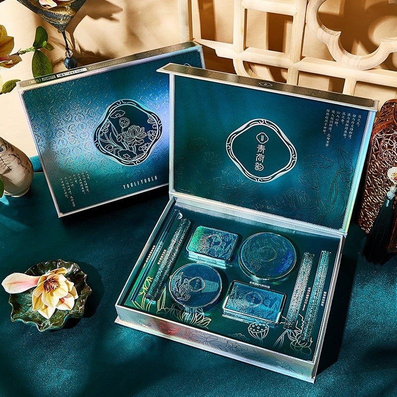 Exclusive luxury beauty makeup set
