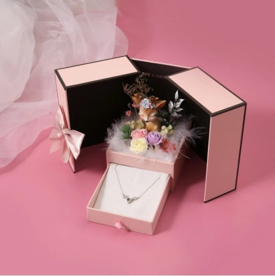Decorated gift box with necklace