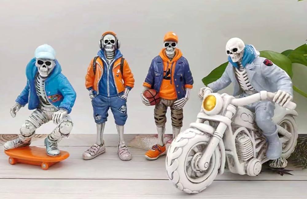 Streetwear skull statues