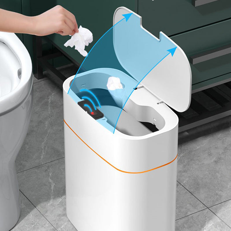 Trash can with sensor