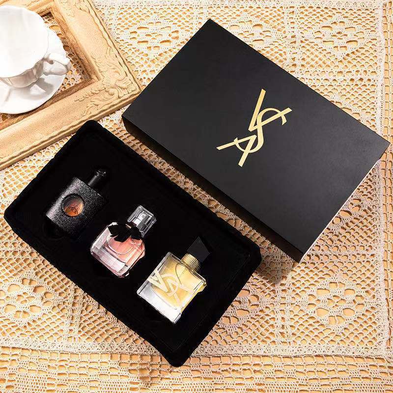 Luxury women’s perfume gift set